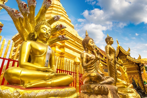 Pagoda dorada Wat Phra That Doi Suthep en Chiang Mai.