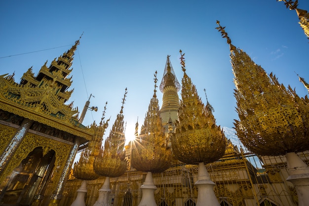 Pagoda de oro en myanmar