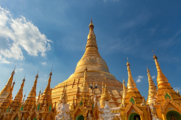 Pagoda de Shwedagon en Yangon Birmania Myanmar