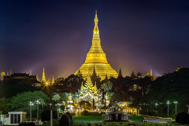 Pagoda Shwedagon en Yangon Myanmar