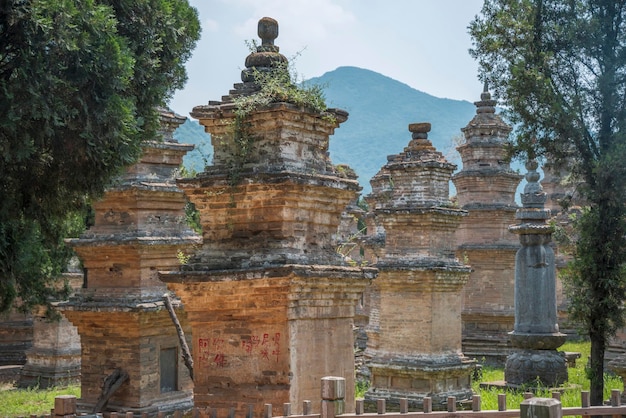 Pagodas da floresta do Mosteiro Shaolin