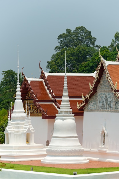 Pagode branco Wat Uposatharam Templo Budista Uthai Thani