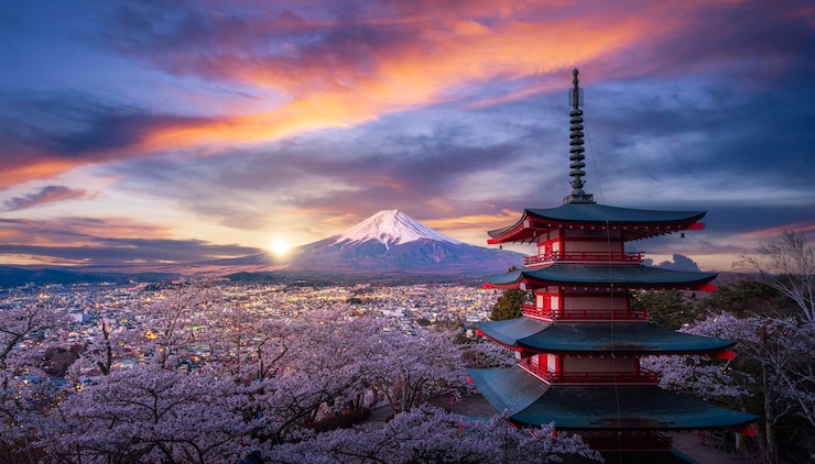 Foto pagode chureito vermelho com flor de cerejeira e montanha fujiyama no nascer do sol da noite e da manhã