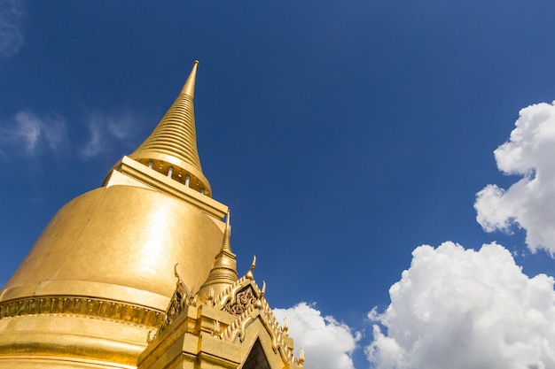 Pagode de ouro em Wat Phra Kaew