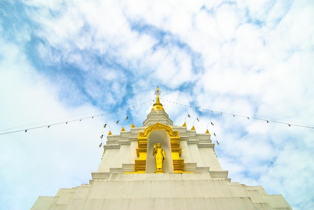 Foto pagode im thailändischen buddhismus-tempel chiang mai