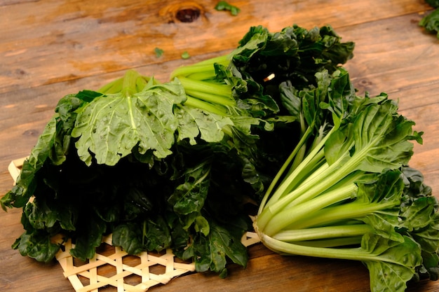 Pagode Sawi. Tatsoi é uma variedade asiática de Brassica rapa cultivada para vegetais. Também chamado de tat choy.