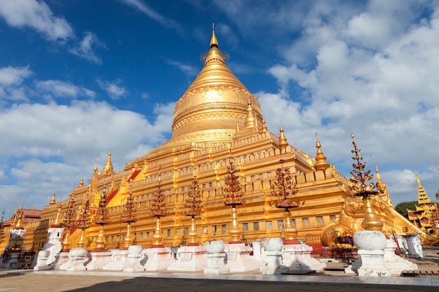 Pagode shwedagon pagode dourado em Mianmar.