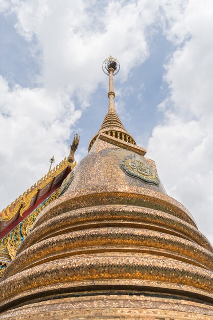 Foto pagode tailandesa em wat hua lamphong.