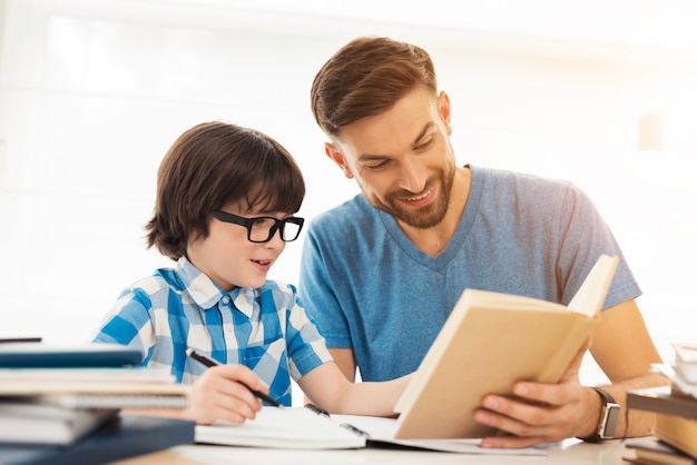 Meu filho se recusa fazer a lição de casa. E agora?