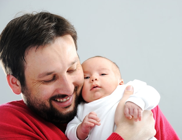 Pai feliz com um bebê