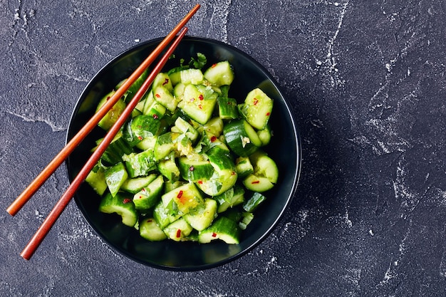 Pai huang gua, salada chinesa de pepino esmagado