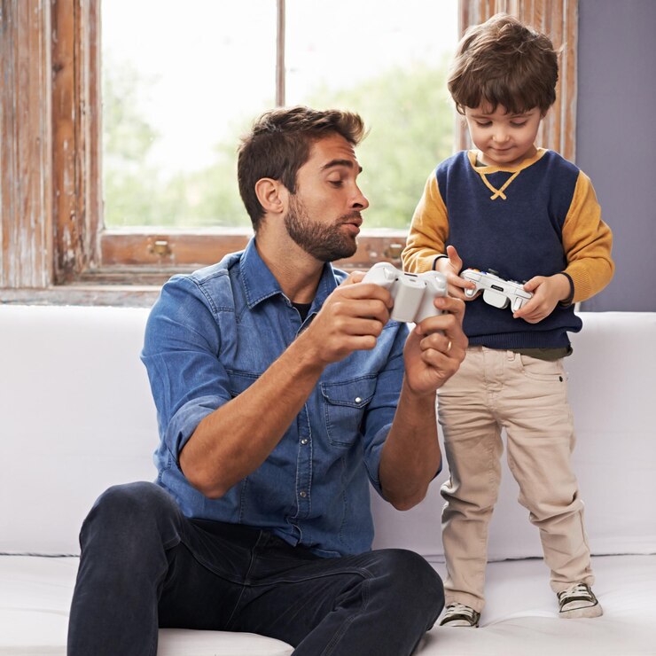 Foto pai ou controlador de criança no sofá para relaxar aprendizado ou videogame como tecnologia de esportes eletrônicos ou sala de estar homem criança ou controle remoto no sofà para descansar ensinar ou jogar como competição virtual ou ligação juntos