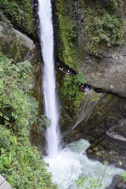 Pailón del Diablo Río de montaña y cascada en los Andes Baños