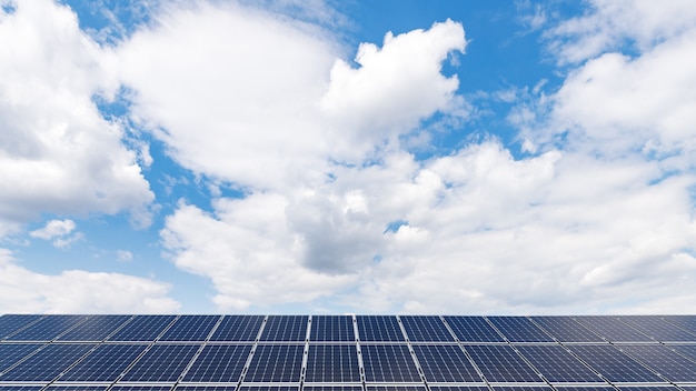 Painéis solares e o céu azul