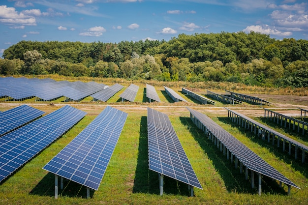 Painéis solares em vista aérea