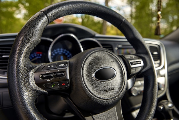 Foto painel de carro e volante, design de interiores de carros modernos