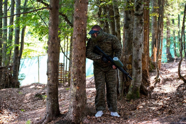 Paintball-Spieler versteckt