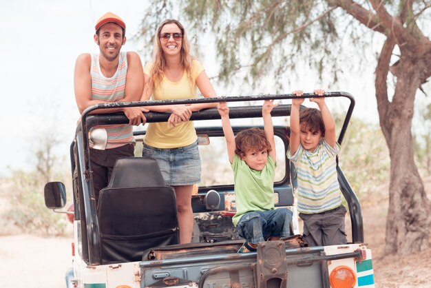 Pais e filhos felizes