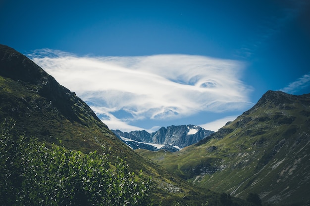 Paisagem alpina de geleiras e montanhas em Pralognan la Vanoise. Alpes franceses.