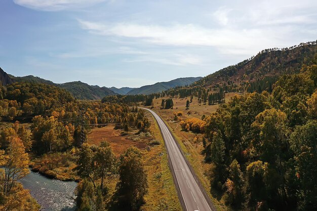 paisagem altai rússia, outono vista superior, drone sobre a floresta