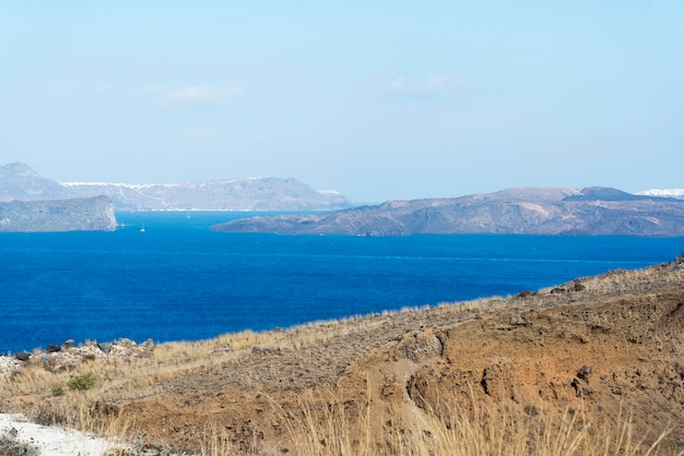 Paisagem arrebatadora com vista para a ilha de Santorini Grécia