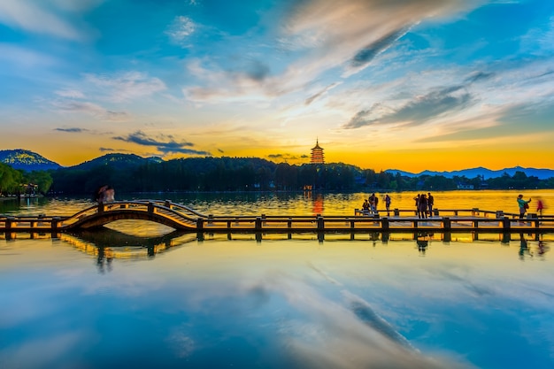 Paisagem bonita e paisagem arquitetônica em West Lake, Hangzhou