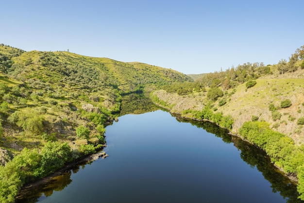 Paisagem cênica do Rio Tejo na Extremadura Espanha