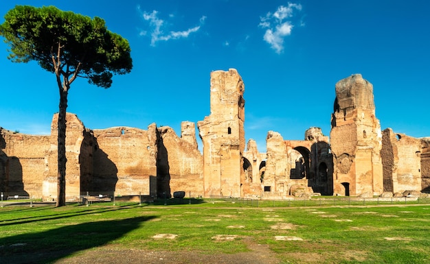 Paisagem com banhos de Caracalla em Roma Itália Europa