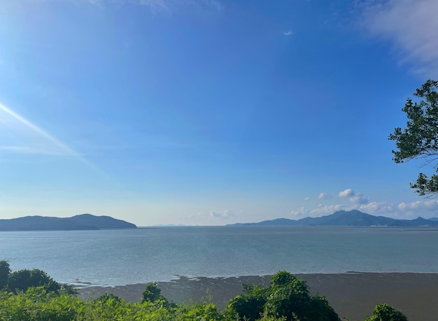 paisagem com montanhas e nuvens