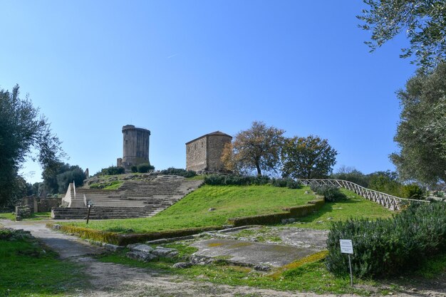 Foto paisagem com ruínas de velia, uma antiga cidade greco-romana na província de salerno, itália