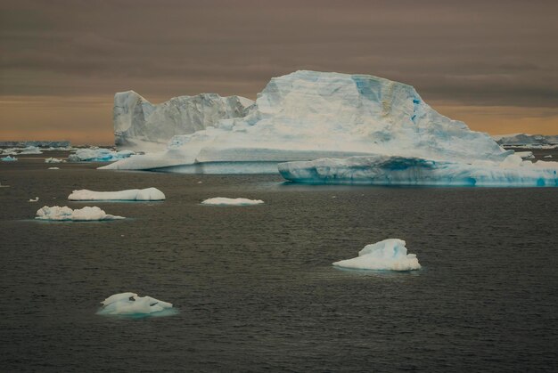 Paisagem congelada selvagem Península Antártica Antártica