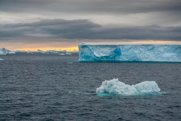 Paisagem congelada selvagem Península Antártica Antártica