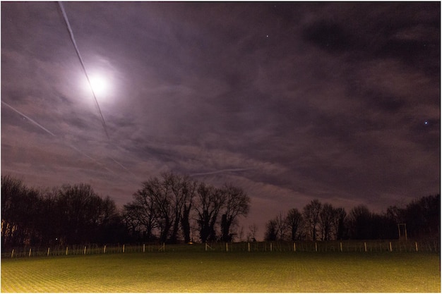 Foto paisagem contra o céu à noite