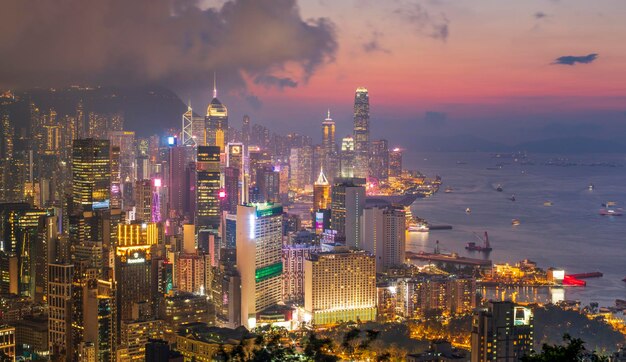 Foto paisagem da cidade de braemar hill à noite em hong kong