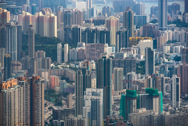 Paisagem da cidade do porto de Victoria de Hong Kong, centro comercial urbano com torre de construção do horizonte, cena do distrito da Ásia com vista da arquitetura de arranha-céus para viajar