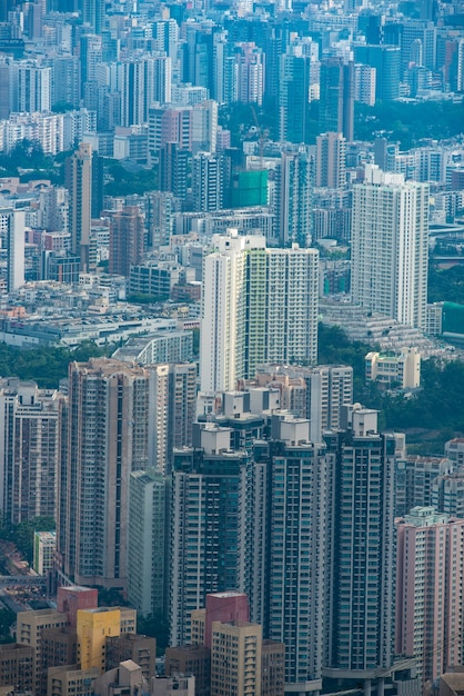 Paisagem da cidade do porto de Victoria de Hong Kong, centro comercial urbano com torre de construção do horizonte, cena do distrito da Ásia com vista da arquitetura de arranha-céus para viajar