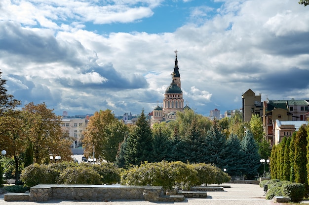 Paisagem da cidade no outono de kharkov