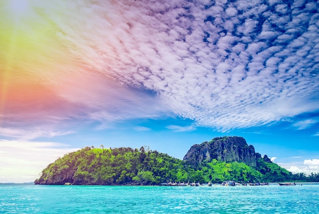 Paisagem da ilha tropical, província de krabi, tailândia