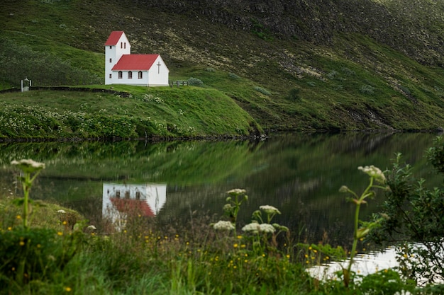 Foto paisagem da islândia com belas planícies