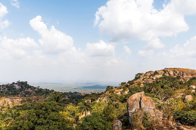 Paisagem da natureza africana com céu nublado