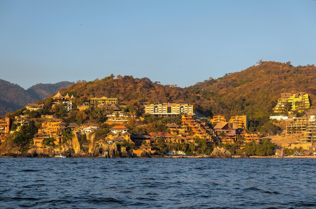 Paisagem da praia de Zihuatanejo em Guerrero