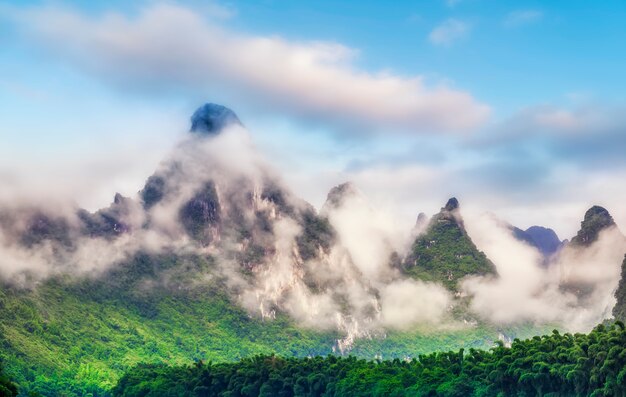 Paisagem das montanhas de lijiang