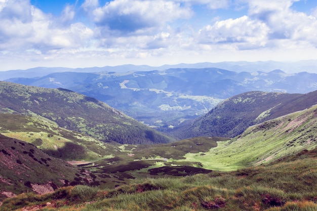 Paisagem das montanhas dos Cárpatos