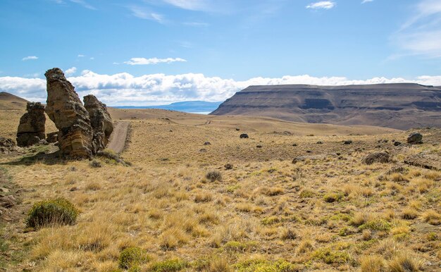 Foto paisagem das montanhas rochas e vales da patagônia