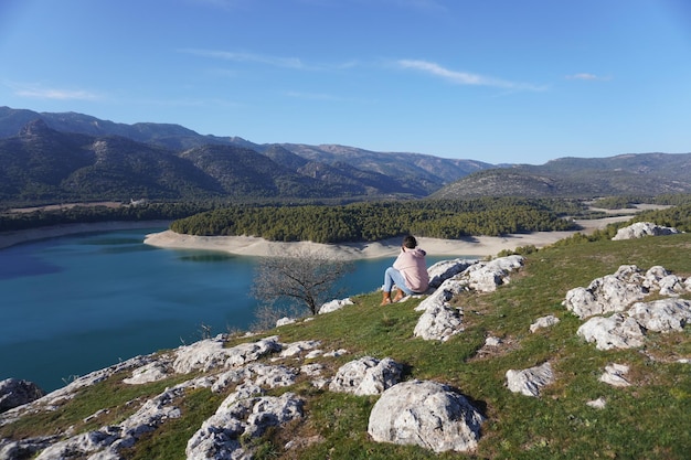 paisagem de água do reservatório em Pozo Alcon em jaen espanha