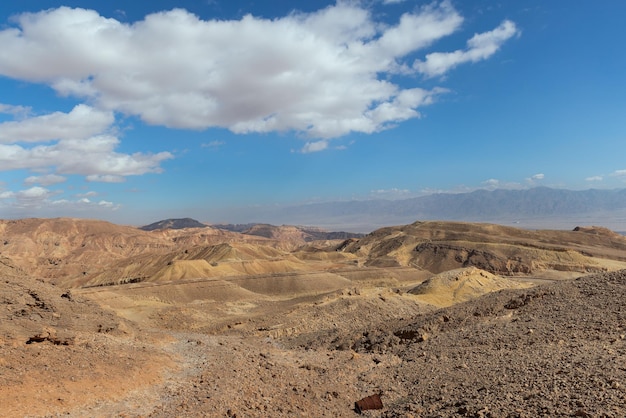 Paisagem de belas montanhas no deserto de Arava