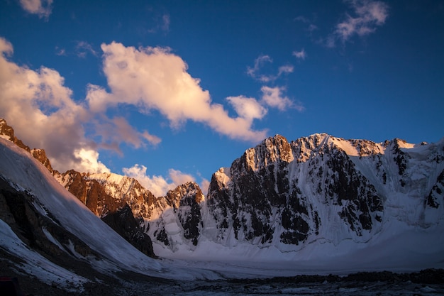 Paisagem de belas montanhas