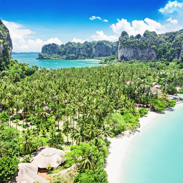 Foto paisagem de beleza do ponto de vista da praia de railay, tailândia