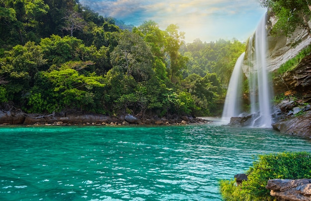 Foto paisagem de cachoeira