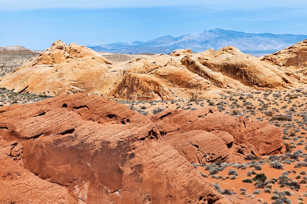 Foto paisagem de formações rochosas no parque estadual valley of fire, viajar nos eua